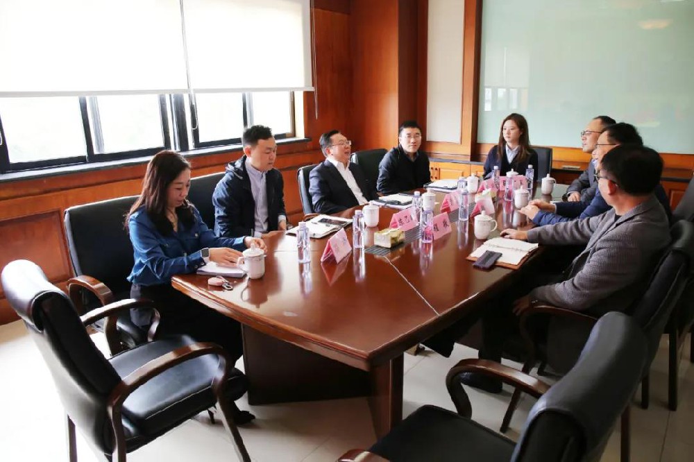 松江經開區黨工委書記、管委會常務副主任曹雷軍一行到我司調研